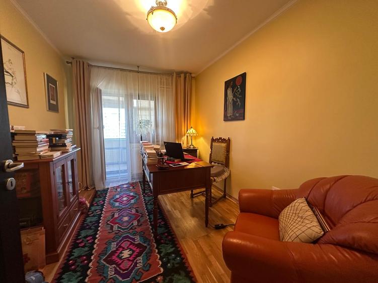 Apartament cu 4 camere decomandat în Gară