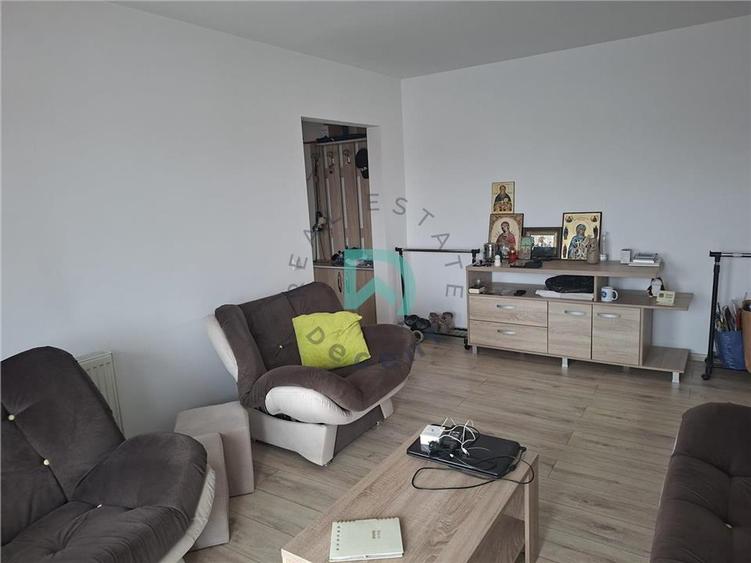 Apartament cu 2 camere semidecomandat în Calea București