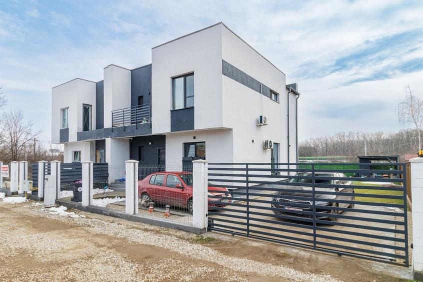 Duplex cu 4 camere cu Canalizare în Corbeanca
