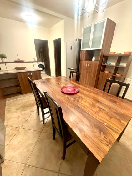 Apartament cu 4 camere decomandat, mobilat în Băneasa