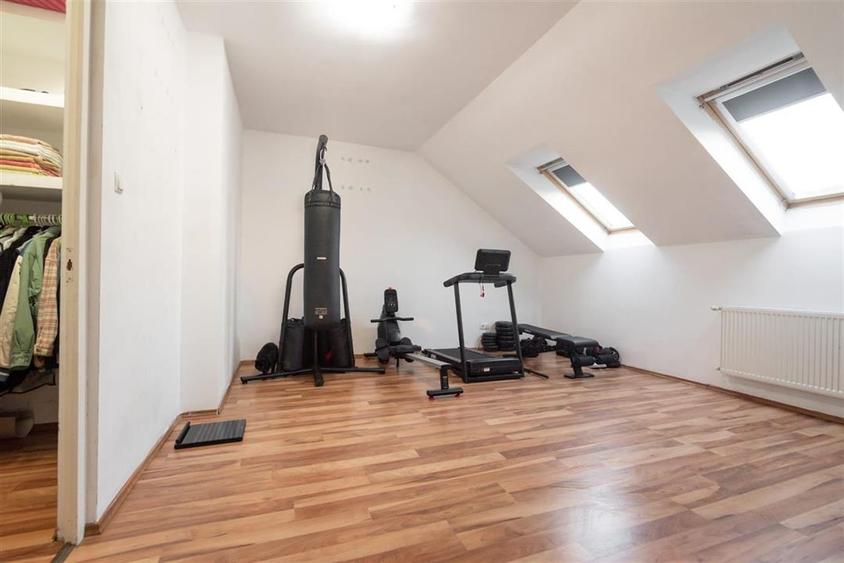 Apartament cu 3 camere decomandat în Paleu