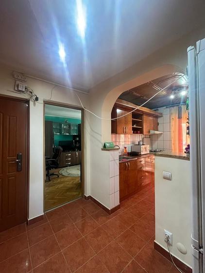 Apartament cu 2 camere decomandat în Confecții