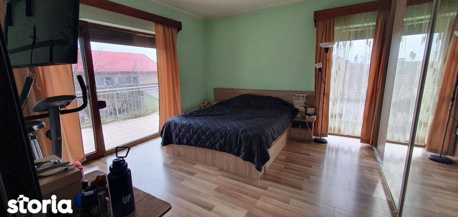 Casă cu 5 camere cu Teren 500 Mp în Ronaț