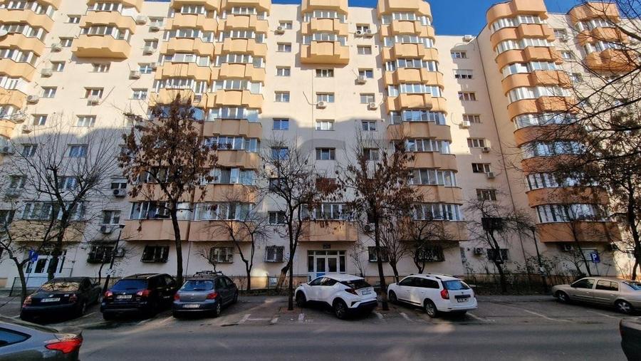 Apartament cu 3 camere decomandat în Nerva Traian