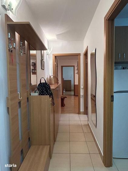 Apartament cu 3 camere semidecomandat în Boema