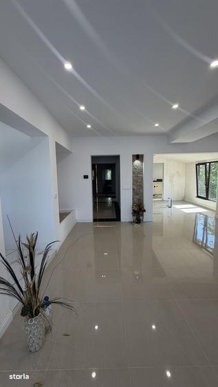 Apartament cu 4 camere în Sud