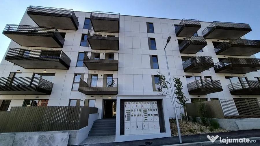 Apartament cu 3 camere decomandat în Băneasa