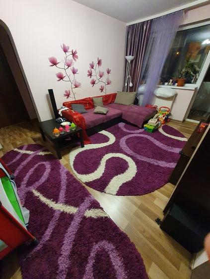 Apartament cu 2 camere semidecomandat, mobilat în Apusului