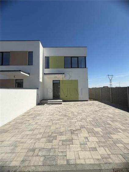 Duplex cu 3 camere cu Canalizare în Moșnița Nouă