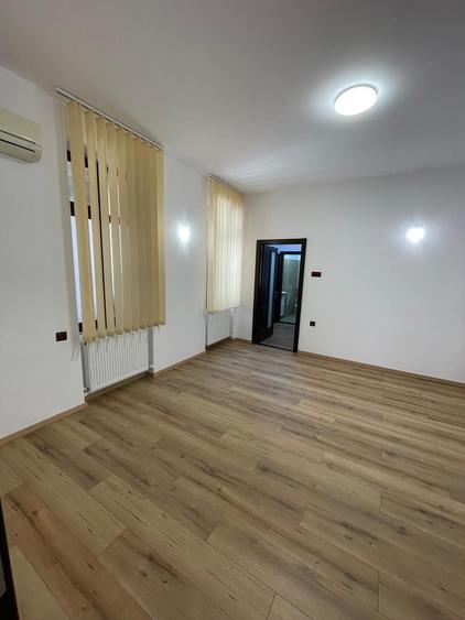 Apartament cu 2 camere semidecomandat în Cihei