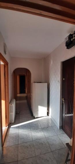 Apartament cu 3 camere decomandat în Plantelor