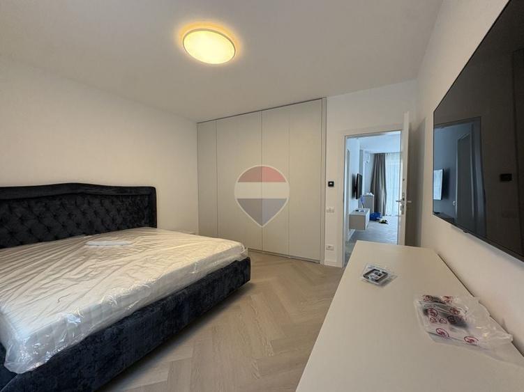 Apartament cu 3 camere decomandat, mobilat în Dacia