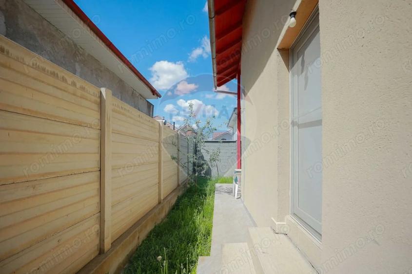Casă cu 5 camere cu Teren 300 Mp în Sânmartin