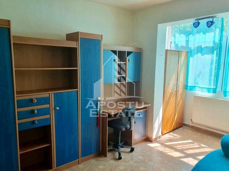 Apartament cu 3 camere decomandat în Torontalului