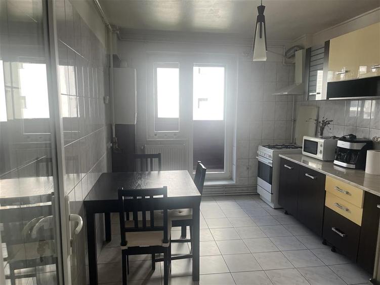 Apartament cu 2 camere semidecomandat, mobilat în Barbu Văcărescu