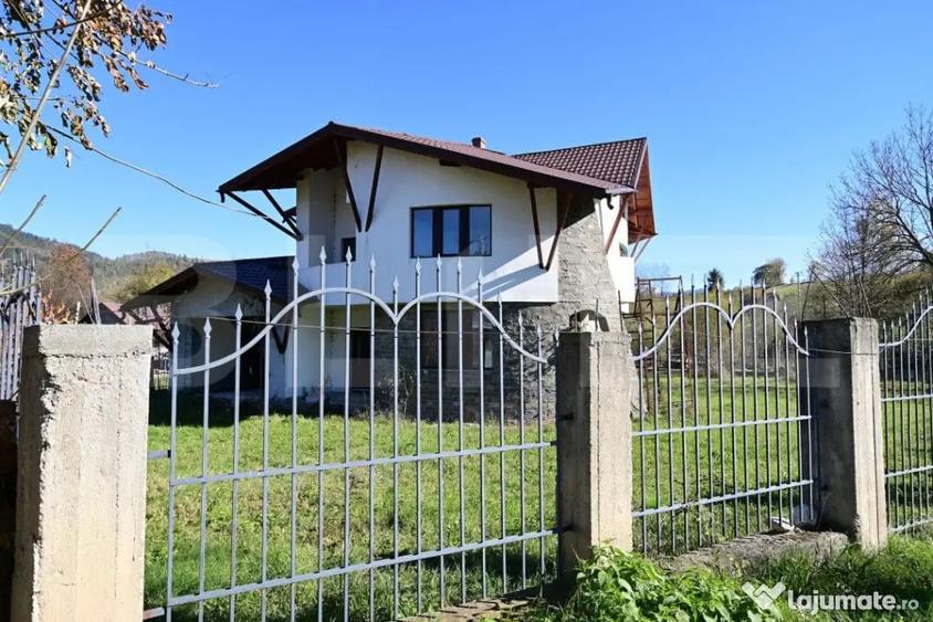 Casă cu 5 camere cu Teren 829 Mp în Central