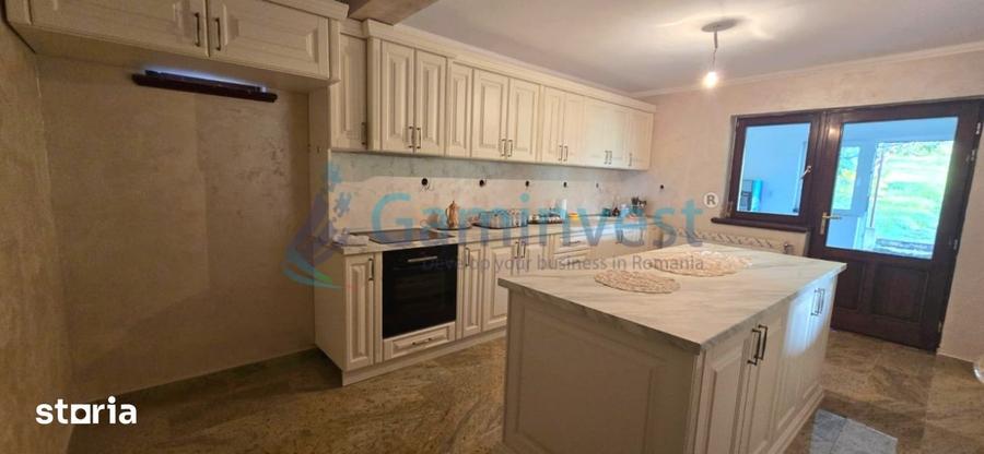 Casă cu 5 camere cu Teren 2690 Mp în Central