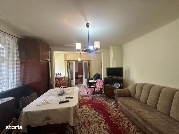 Casă cu 4 camere cu Teren 1498 Mp în Florești