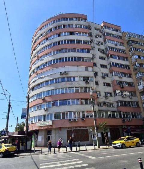 Apartament cu 4 camere semidecomandat în Lacul Tei