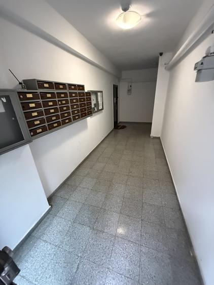 Garsonieră decomandată în Decebal