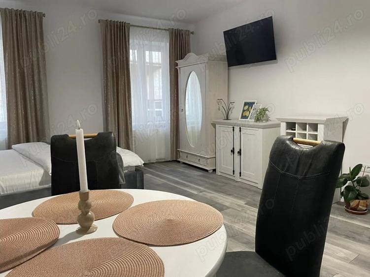 Casă cu 6 camere cu Teren 248 Mp în Central