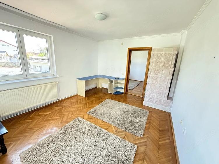 Casă cu 10 camere cu Teren 1200 Mp în Central