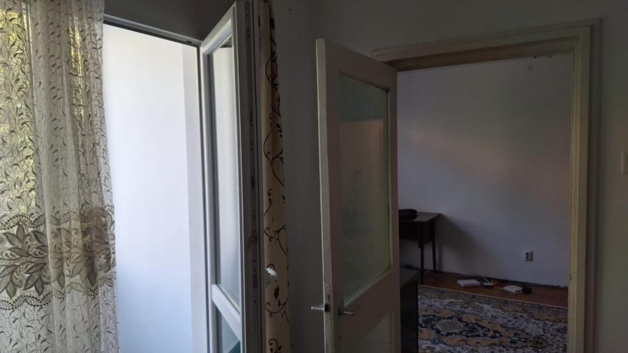 Apartament cu 2 camere nedecomandat în Podu Roș