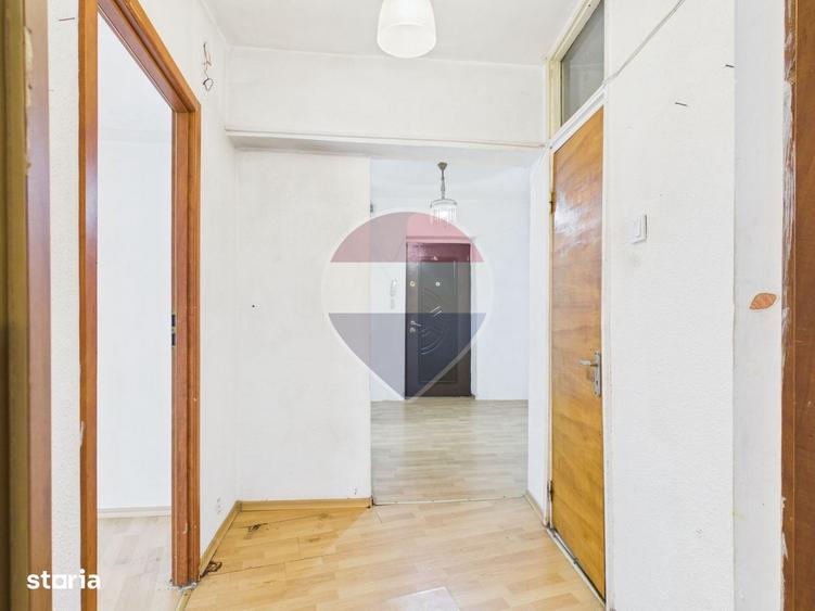 Apartament cu 3 camere semidecomandat în Crângași
