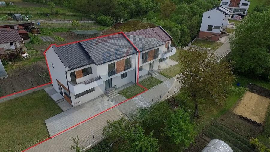 Duplex cu 4 camere cu Teren 222 Mp în Chinteni