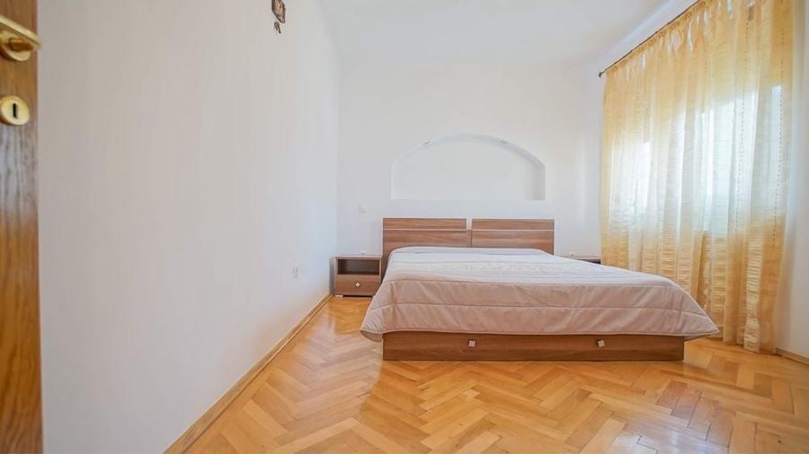 Apartament cu 3 camere decomandat în Drumul Carului