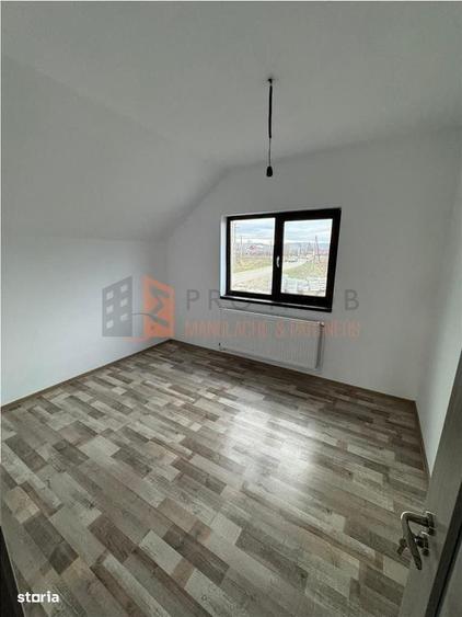Casă cu 4 camere în Stâlpu