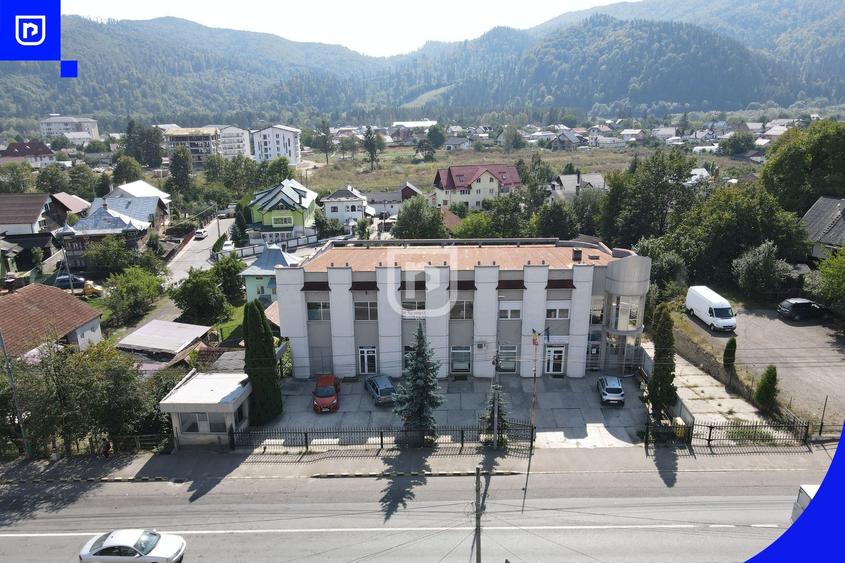 Spațiu comercial, de 1,000 mp, în Central
