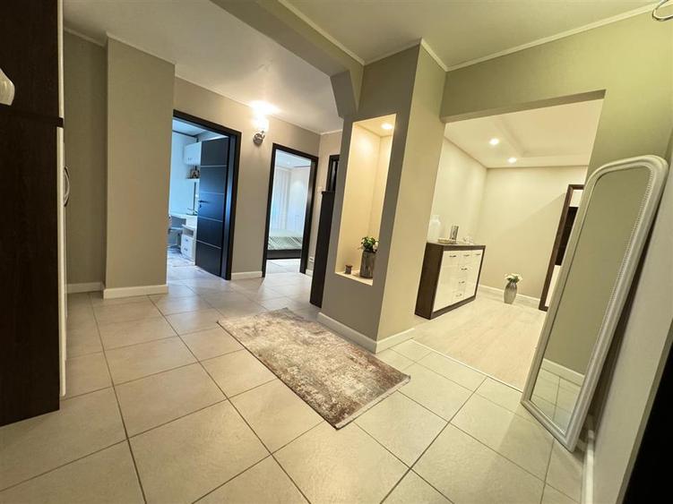 Apartament cu 3 camere decomandat în Lunca Cetățuii