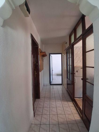 Inchiriez apartament, 2 camere, zona nord, total decomandat si utilat, centrala proprie, etaj 4, bloc cu acoperis. Nr. Telefon 0741470441 - 8