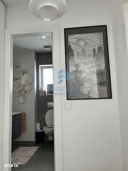 Apartament cu 2 camere semidecomandat, mobilat în Tei