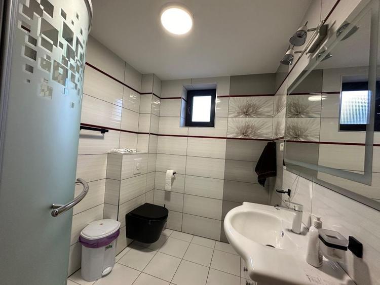 Casă individuală cu 5 camere cu Canalizare în Industriilor