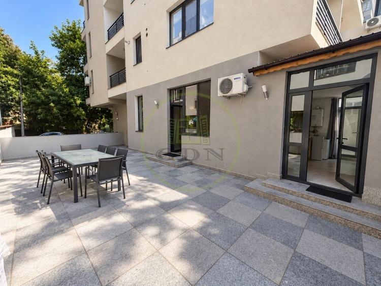 Apartament cu 3 camere semidecomandat, mobilat în Dămăroaia