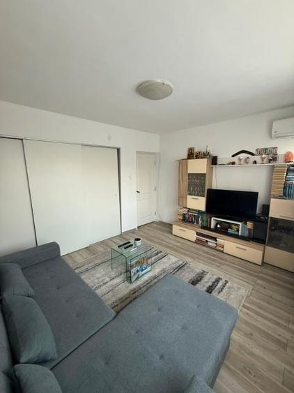 Apartament cu 3 camere decomandat, mobilat în Universitate