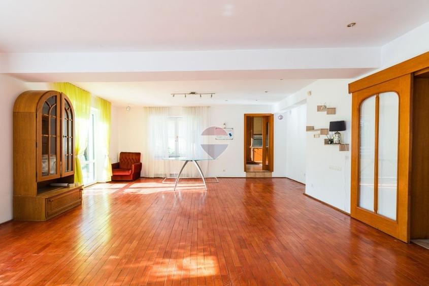 Casă individuală cu 4 camere cu Teren 700 Mp în Dârste