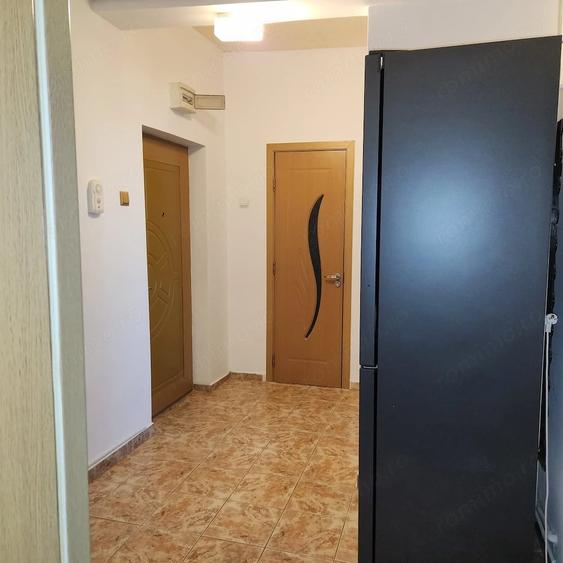 Apartament cu 3 camere decomandat în Exterior Vest