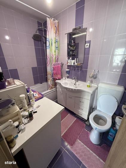 Apartament cu 3 camere semidecomandat în Luna
