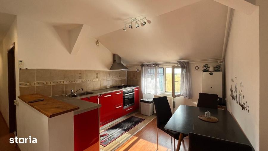 Apartament cu 3 camere decomandat în Est