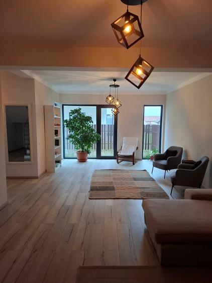 Casă cu 4 camere cu Teren 475 Mp în Câmpului