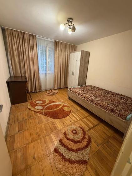 Apartament cu 2 camere semidecomandat, mobilat în 1 Mai