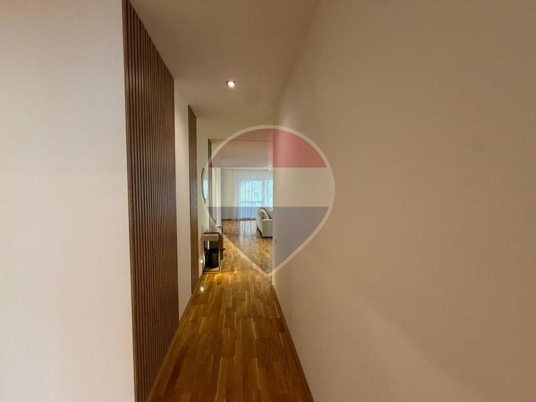 Apartament cu 4 camere decomandat în Central