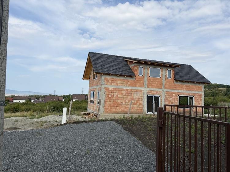 Casă cu 4 camere în Daia