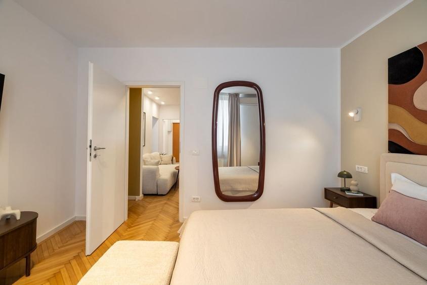 Apartament cu 4 camere, mobilat în P-ța Romană