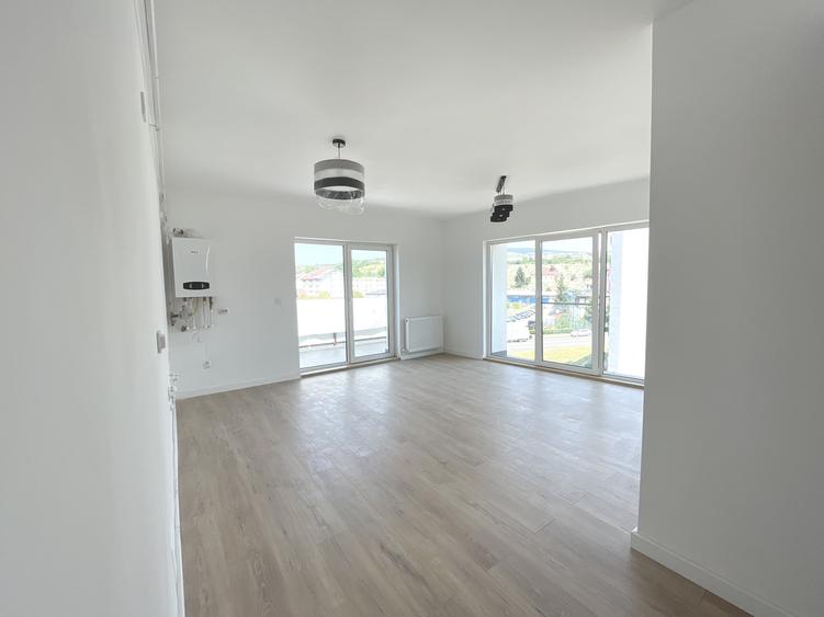 Apartament cu 4 camere decomandat în Dâmbul Rotund