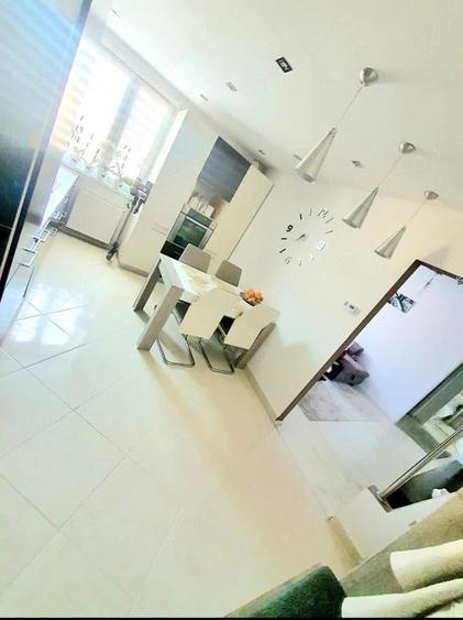 Apartament cu 3 camere semidecomandat, mobilat în Libertății