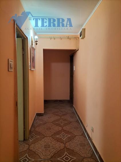 Apartament cu 2 camere semidecomandat, mobilat în Mioveni